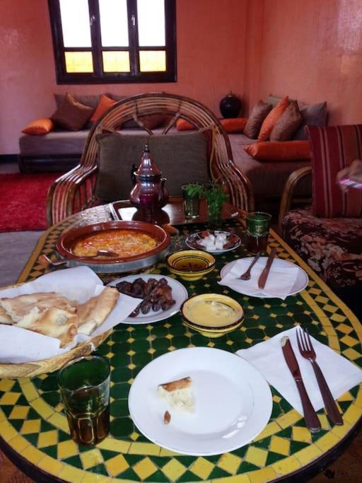 Hotel Familiale Les Grotte Ait Benhaddou Exteriör bild